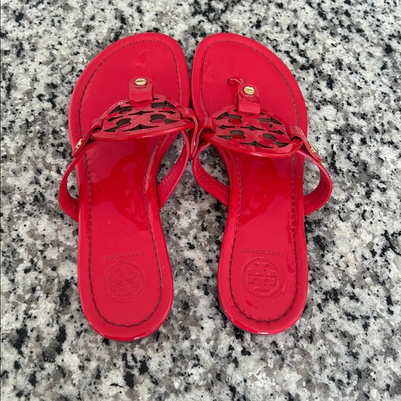 TORY BURCH Red Sandals with Logo Detail. Size 6 1/2M - Picture 2 of 6